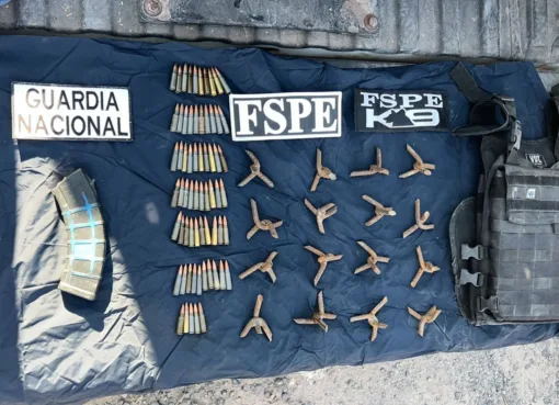Aseguran FSPE y Guardia Nacional droga, municiones y equipo táctico en Santa Rosa de Lima, Villagrán